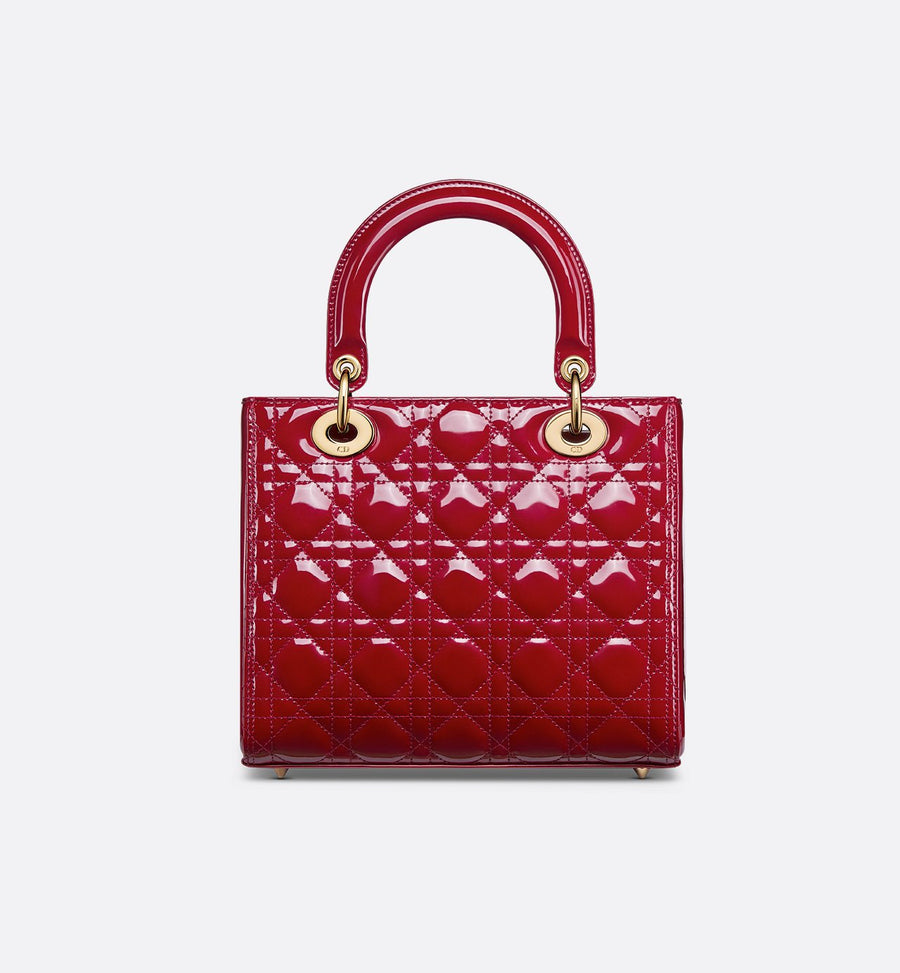 Sac Lady Dior Medium verni rouge cerise – image 2