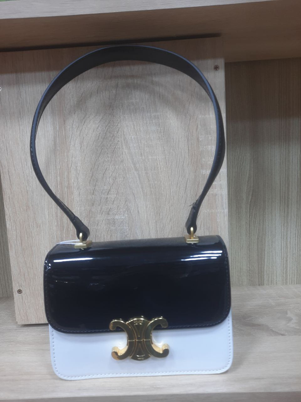 Sac Teen Garance En Veau Verni Bicolore En Noir / Blanc – image 2