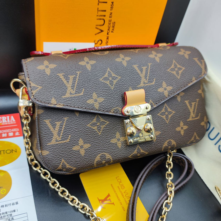 Pochette LV Métis East West Toile Monogram – image 8