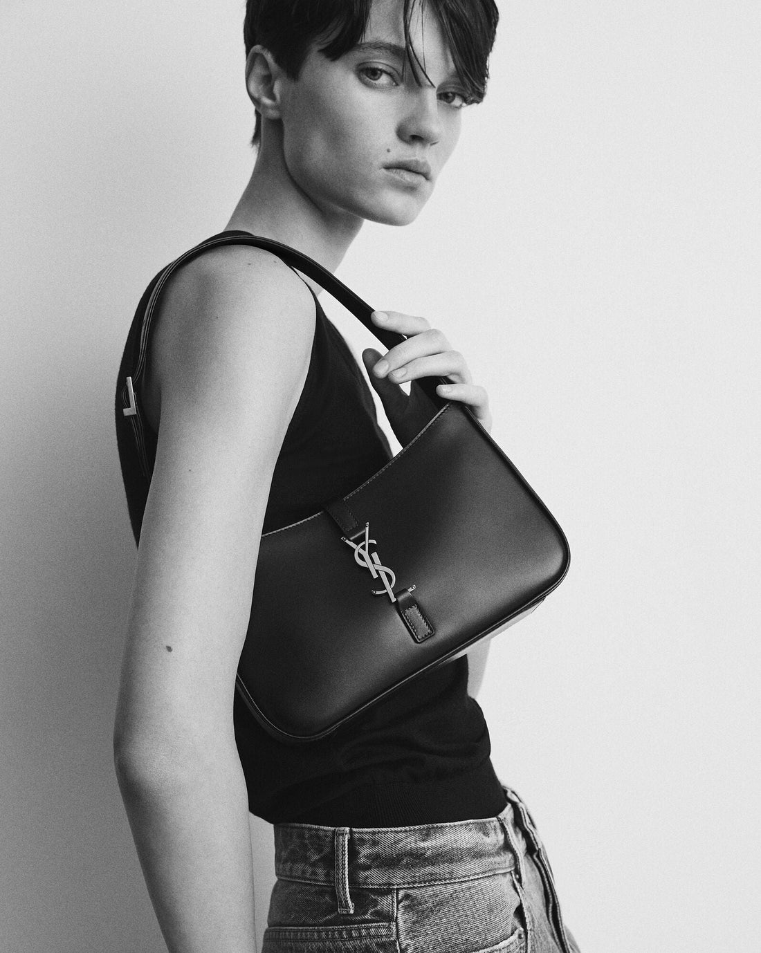 ‘Sac Ysl Le 5 À 7 En Semi Cuir Lisse Noir – image 2
