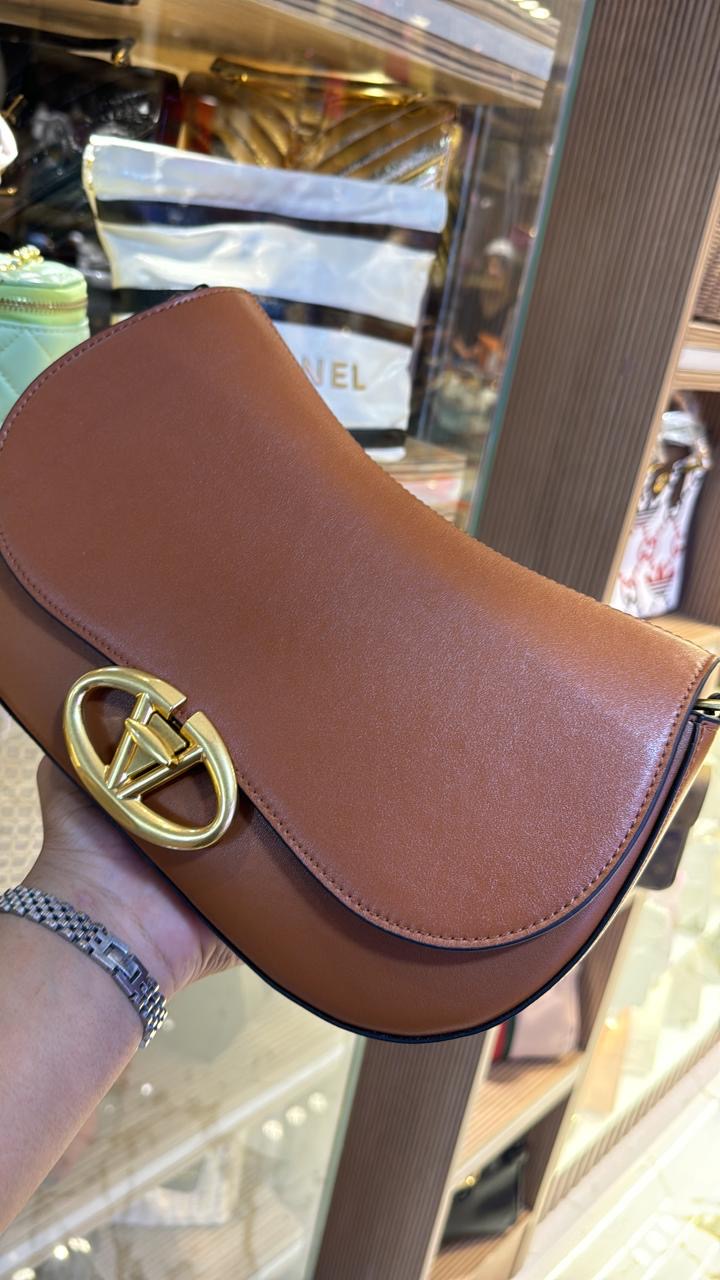 Sac Valentino Garavani besace Ohval en cuir – image 5