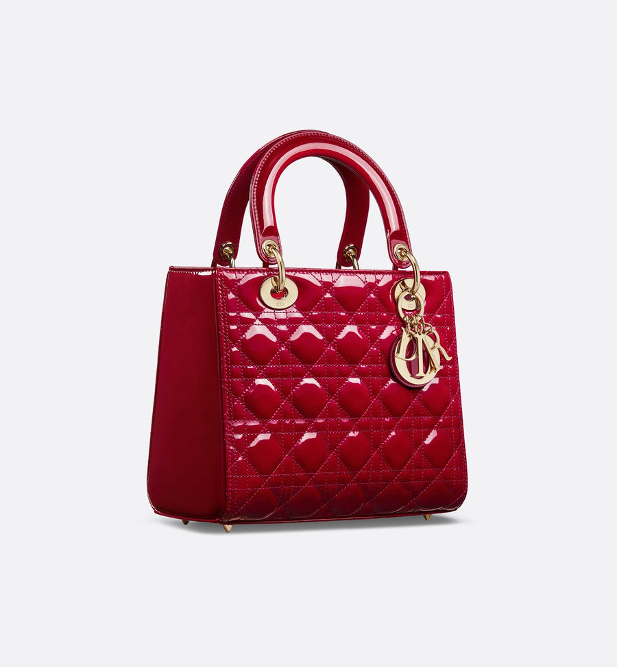 Sac Lady Dior Medium verni rouge cerise – image 3
