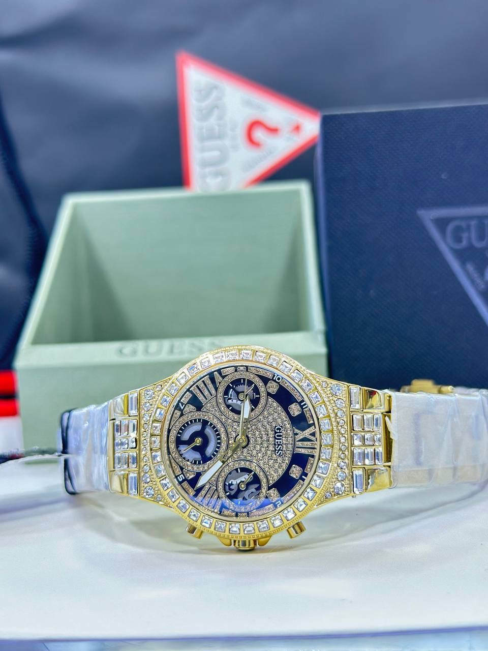 multifonction GUESS couleur or – Montre Femme – image 2