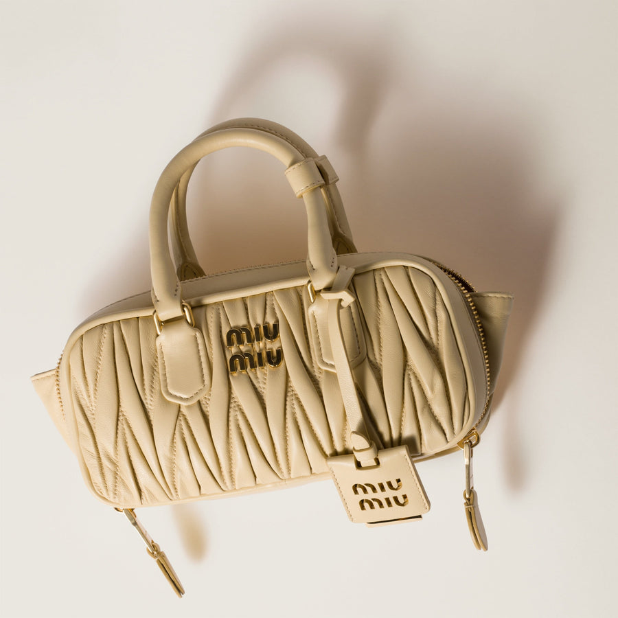 Mini sac Arcadi matelassé en beige – image 6