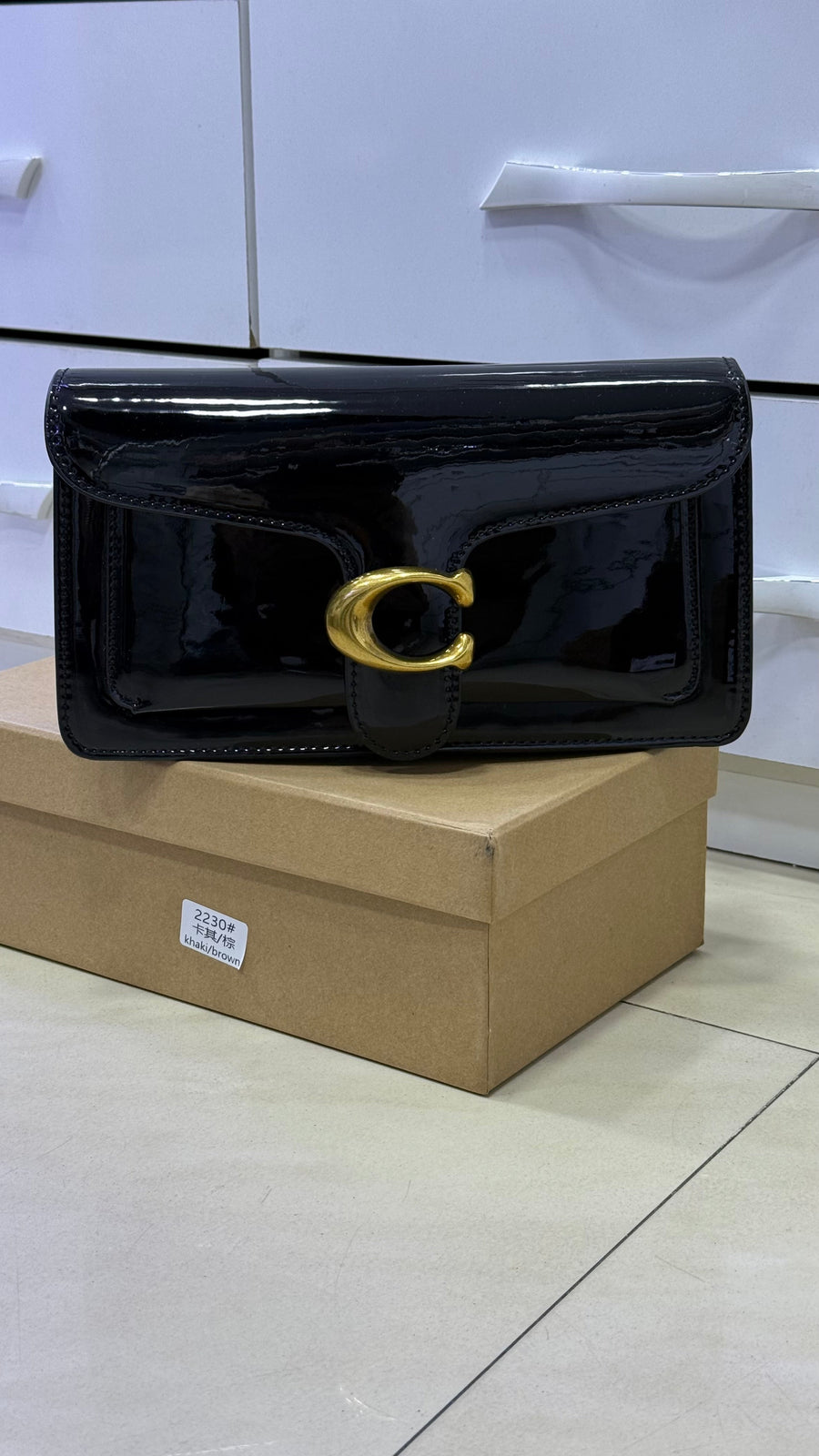 Sac Pochette Coach à chaîne Tabby – image 2