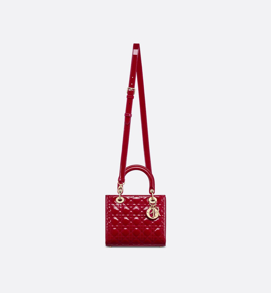 Sac Lady Dior Medium verni rouge cerise – image 5