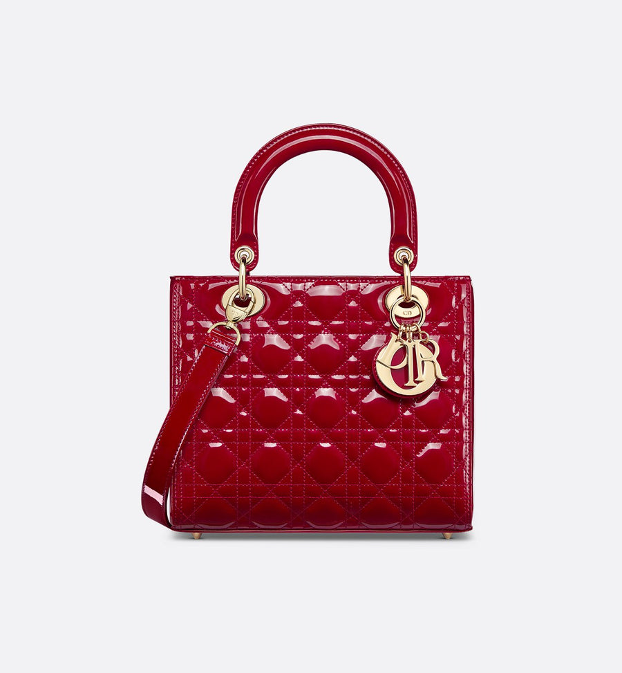Sac Lady Dior Medium verni rouge cerise – image 1